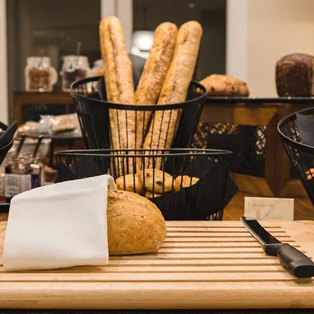 Mercure Centre Gare Atlantic מלון