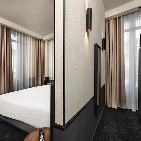 Mercure Centre Gare Atlantic מלון 4*