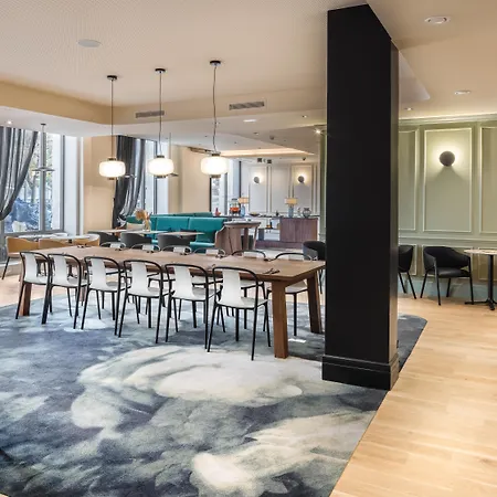 Mercure Centre Gare Atlantic מלון 4*